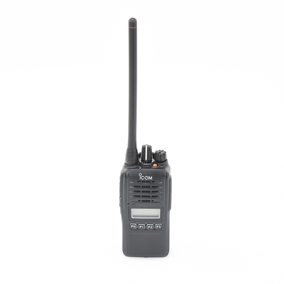 Radio Digital NXDN en la banda de VHF, rango de frecuencia 136-174MHz, sumergible IP67, analógico y digital, opera en sistemas trunking y convencional